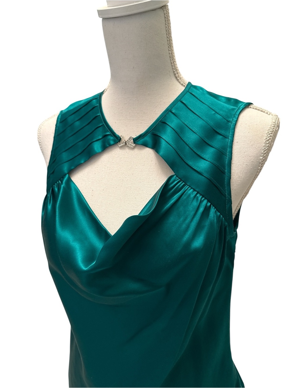 Banana Republic NWT 100% Silk Blouse M Medium Emerald Green Rhinestone Keyhole - Picture 2 of 7